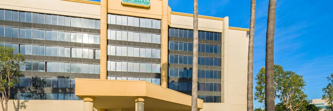 La Quinta Inn & Suites by Wyndham Buena Park, 帕尔马 — 照片 1