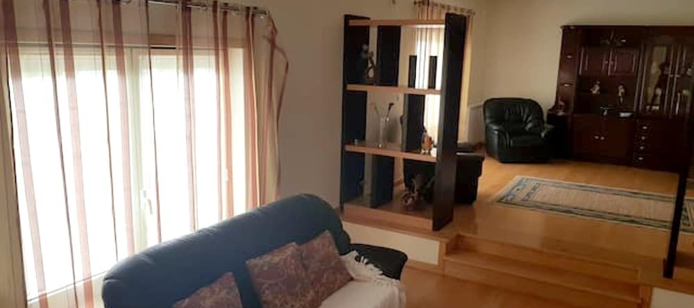 House With 4 Bedrooms in Leiria, With Enclosed Garden and Wifi, 昂西安 — 照片 1