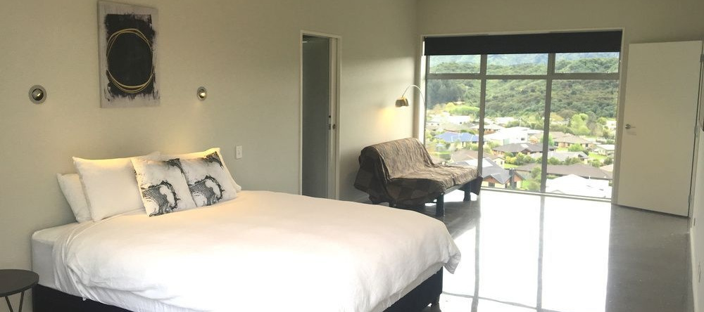 Bell Bird Ridge Holiday Home - Ocean & Valley Views, Anakiwa — photo 1