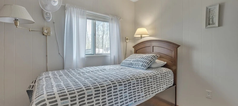 Pet Friendly Mountain Home W/ Fishing Access: 10 Mi To Ski! Pet Friendly! 3 Bedroom Home by Redawning, 波科诺湖 — 照片 1