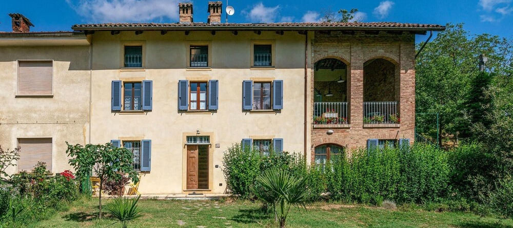 Amazing Home In Belveglio With 4 Bedrooms And Wifi, Бельвельо — фото 1