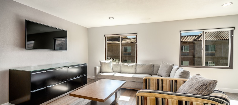 MainStay Suites Moreno Valley Near March Air Reserve Base, Moreno Valley — photo 1