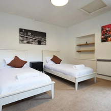 Spacious 3BR Flat in Cowbridge Centre, Cowbridge — photo 4