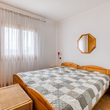 Cosy Townhouse In Vilamacolum With Shared Garden And Swimming Pool, Торроэлья-де-Флувья — фото 3