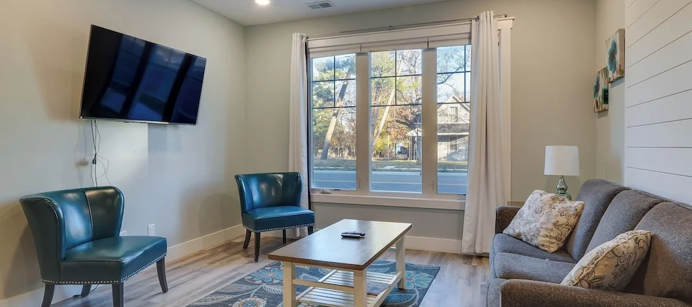 Front Street Retreat! Cozy Traverse City Condo, 特拉弗斯城 — 照片 1