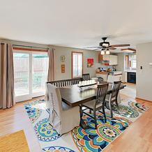 New Listing! Tranquil W/ Deck, Near Beach 4 Bedroom Home, 埃德加敦 — 照片 4