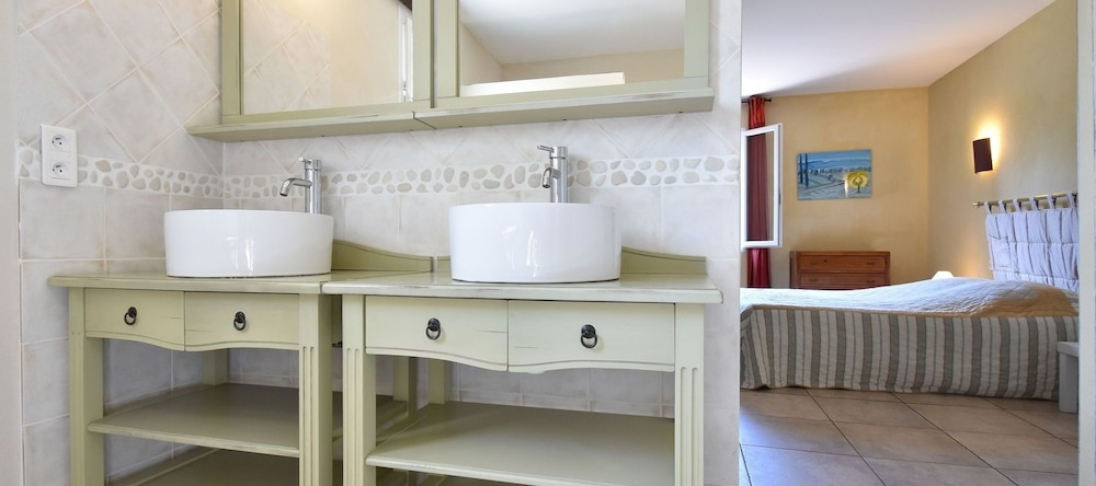 Spacious Villa in Vaison-la-Romaine with Swimming Pool, 韦松拉罗迈讷 — 照片 1