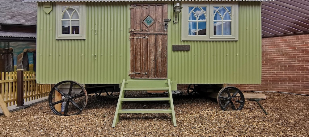 Stone Circle Glamping, Эймсбери — фото 1