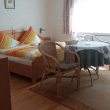 Gästehaus-Weingut Michael Scholer, 施莱希 — 照片 3