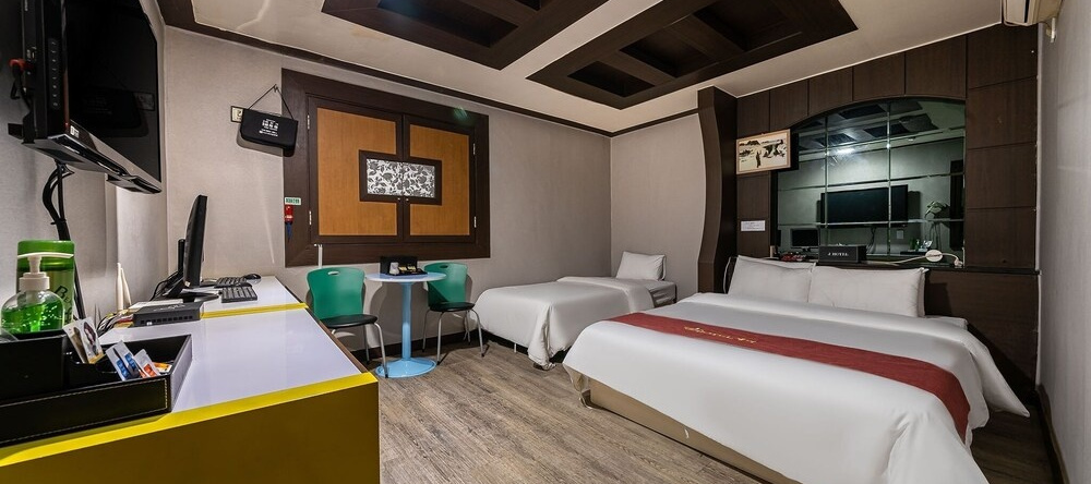C-Line Hotel, Стадион Uijeongbu — фото 1