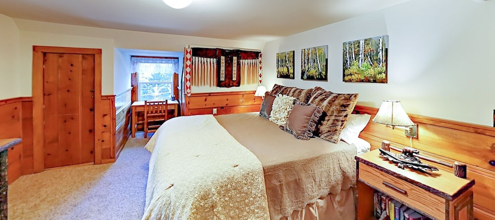 1498 Pine Home 4 Bedrooms 2.5 Bathrooms Home, 太浩城 — 照片 1