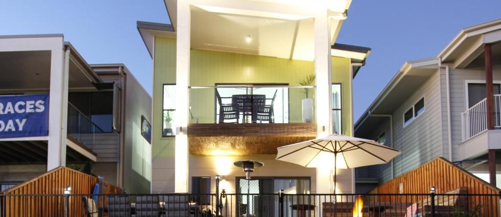 Lakeside Deck House, Mackay — photo 1