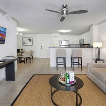 Tucker at Gables Grand Plaza Miami, Coral Gables — photo 3