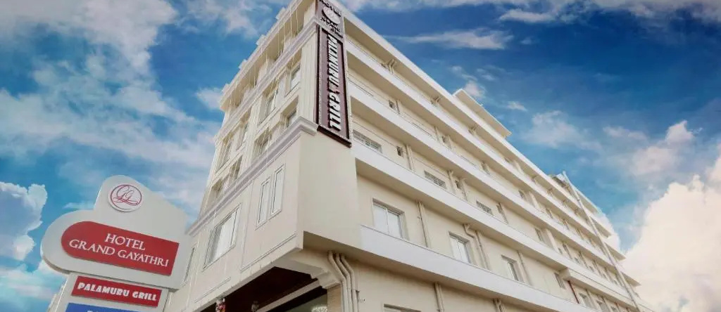 Hotel Grand Gayathri, 哈马姆 — 照片 1