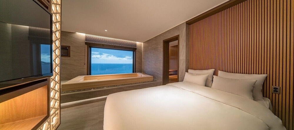 Yeonhwamoon Hotel Yeongdeok, Бухын-ри — фото 1