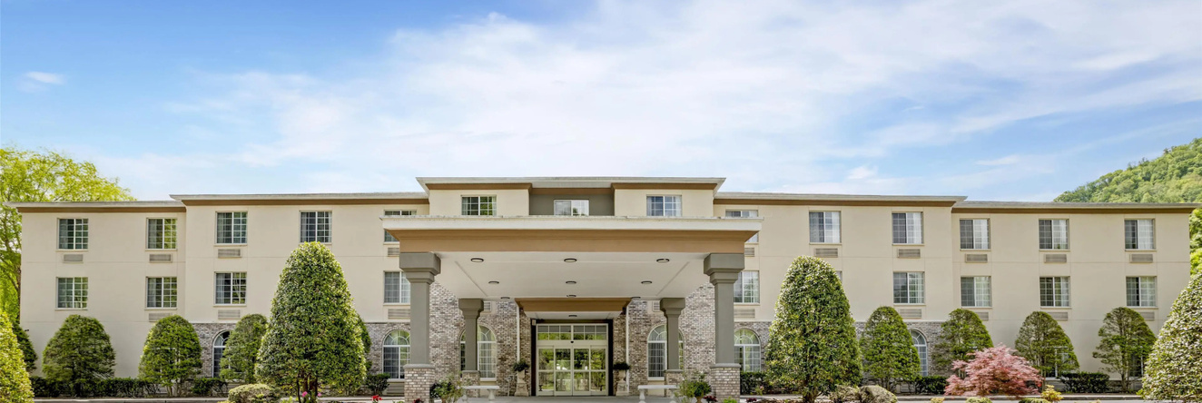 Best Western Plus River Escape Inn & Suites, 迪尔斯伯勒 — 照片 1