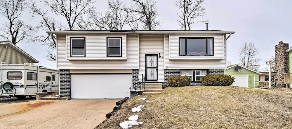 Cedar Rapids Rental w/ Yard ~ 6 Mi to Downtown!, Cedar Rapids — photo 1