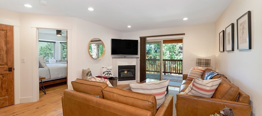 New Listing! Alpine W/ Private Hot Tub 4 Bedroom Home, Фоллен Лиф — фото 1