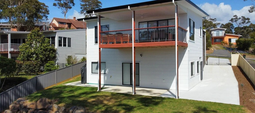 Chic 4-bed Beach House With Sea Views, Malua Bay — photo 1
