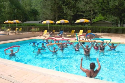 Camping Les Eaux Chaudes, Динь-ле-Бэн — фото 1