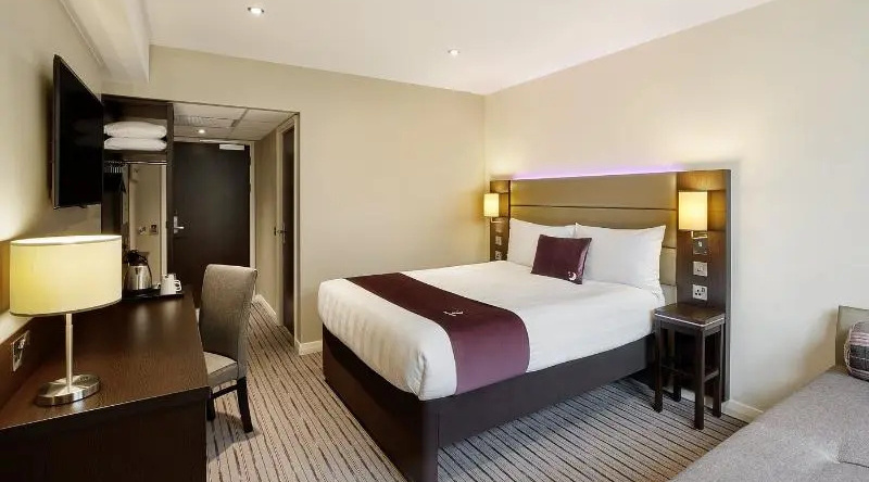 Premier Inn Addlestone, Эддлстоун — фото 1