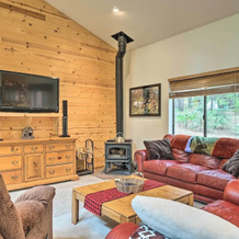 Cozy Camp Connell Cabin: Large Game Room & Decks!, Dorrington — photo 5