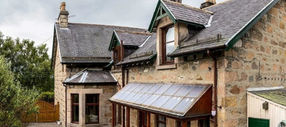 Copperbroc -whisky House in the Scottish Highlands, 阿伯劳尔 — 照片 1