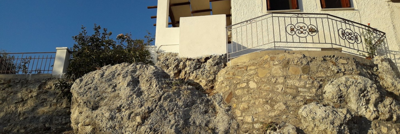 1880'S Antique Stone House, Кумейка — фото 1