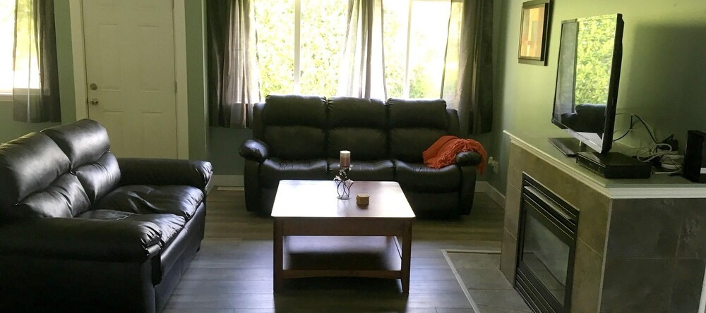 House With 2 Bedrooms in Campbell River, With Wonderful Mountain View, Furnished Terrace and Wifi Near the Beach, 坎贝尔河 — 照片 1