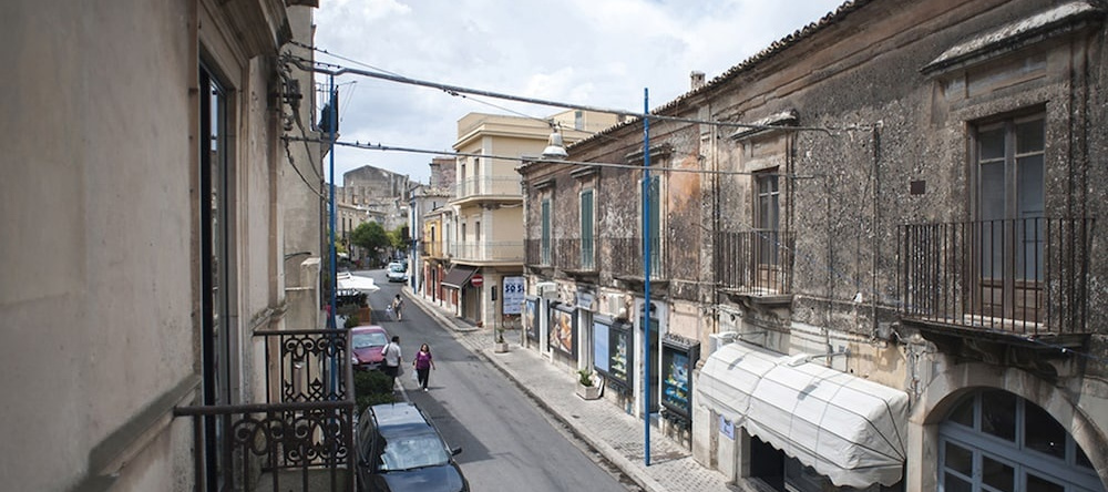 Al Corso Umberto I, Киарамонте-Гульфи — фото 1