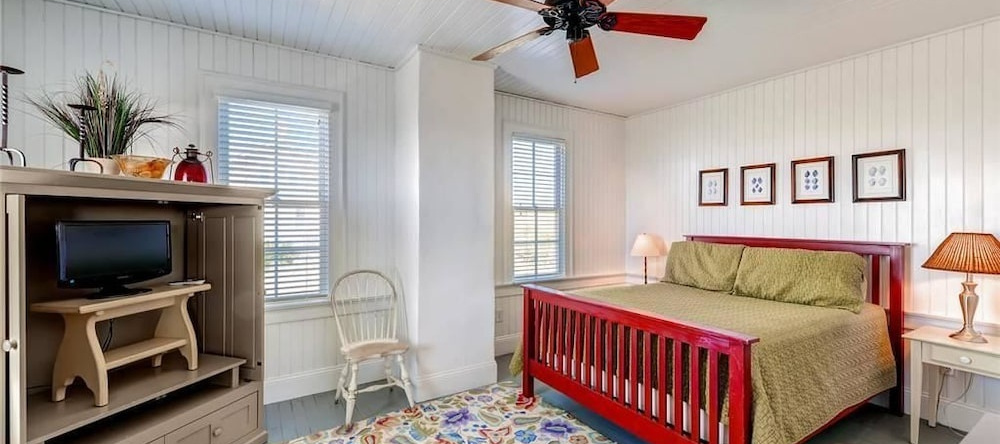 Captain Charlie s 3 3 Bedroom Holiday Home By Bald Head Island, Bald Head Island — photo 1