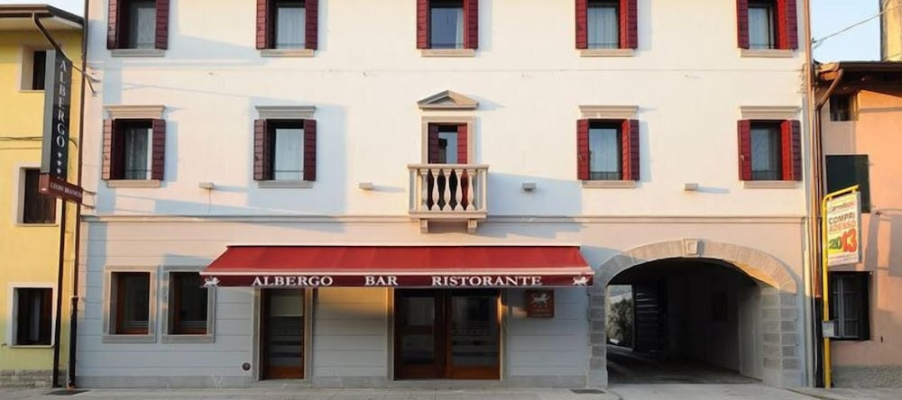 Albergo Leon Bianco, Гонарс — фото 1