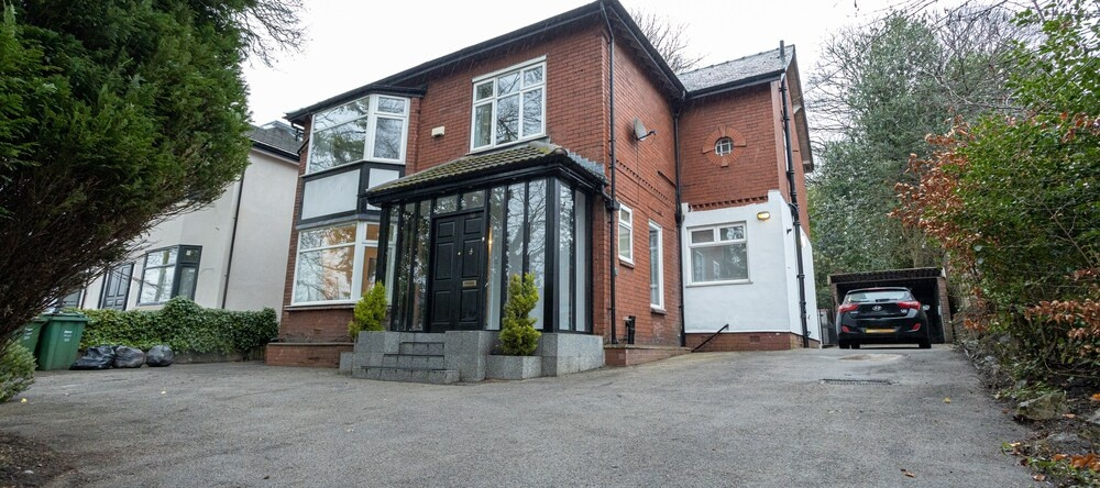 Pillo Rooms - 4Br House Near Heaton Park, Прествич — фото 1