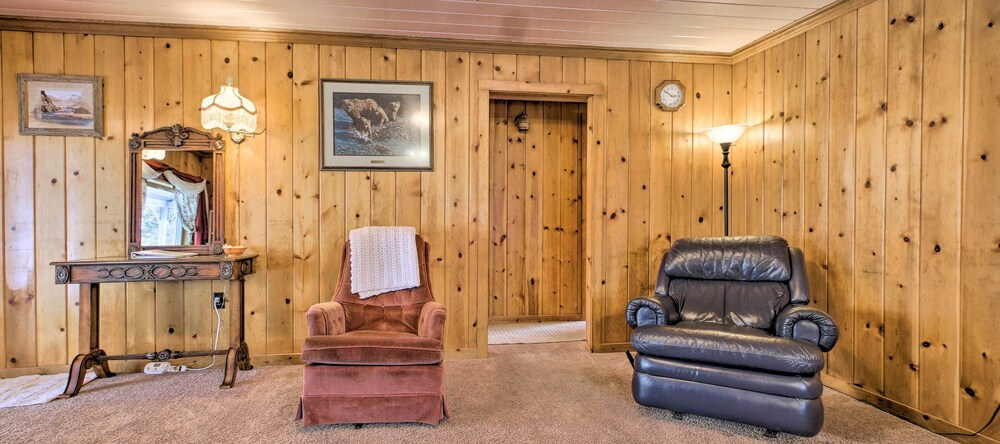 Cozy Home w/ Hot Tub: Half Mi to Salmon River!, Salmon — photo 1