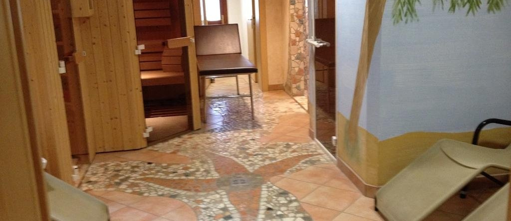 Hotel Gasthof zur Linde, 诺伊马克特 — 照片 1