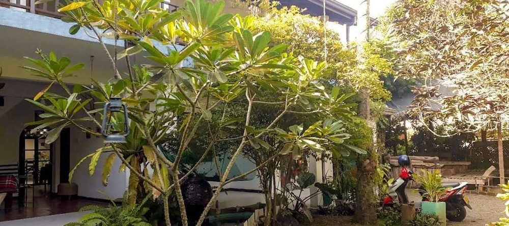 Unawatuna Hostel Honey Packers, Унаватуна — фото 1