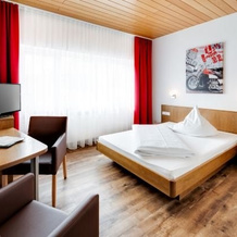Hotel Waldparkstube, Бад-Шёнборн — фото 4