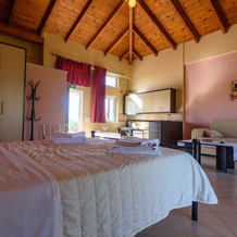 Kyparissia Garden Retreat - Premium Master Suite, Trifylia — photo 5