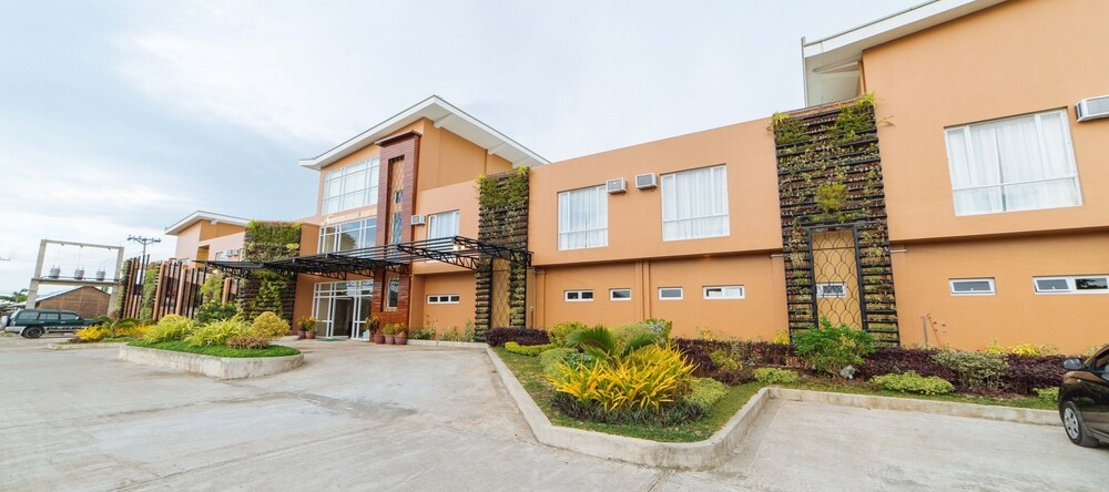 RedDoorz Premium near Health Centrum Banica, Roxas City — photo 1