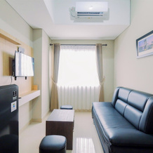Homey And Minimalist 1Br Royal Sentul Park Apartment, Kadumangu — photo 3