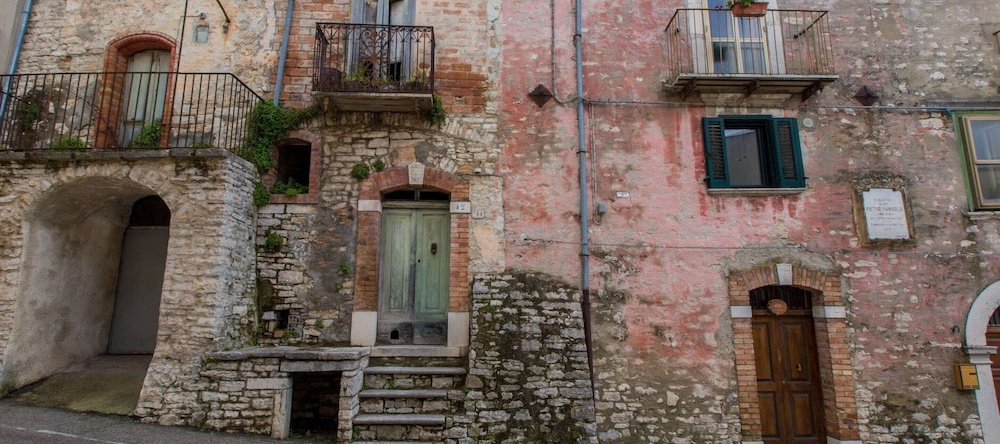 House With Pool, Garden and Wifi in Medieval Village, With Panoramic Views, 里帕博托尼 — 照片 1