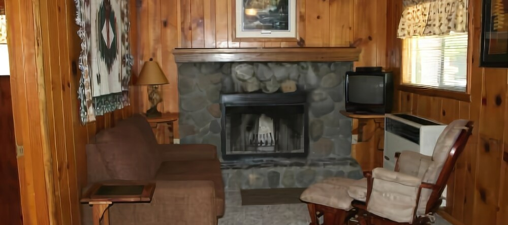 Quail Cove Lakeside Lodge, 方斯金 — 照片 1