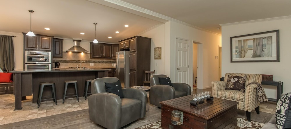 River Rock Walking Distance to Port Carling - Newer 3 bed 2 Bath, 卡灵港 — 照片 1