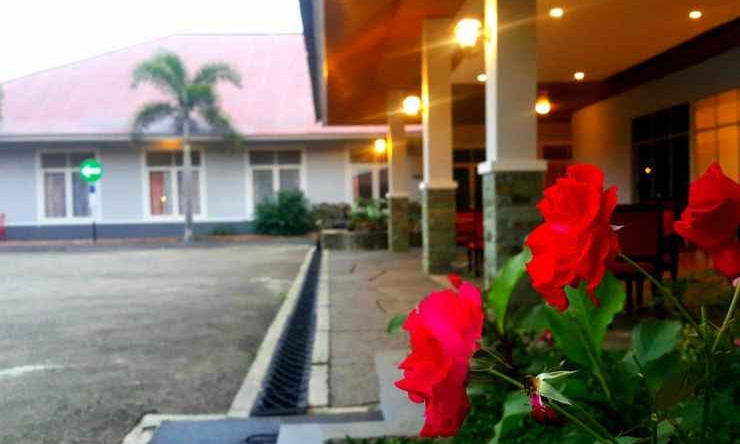 Emer One Moslem Friendly Hotel, Batusangkar — photo 1