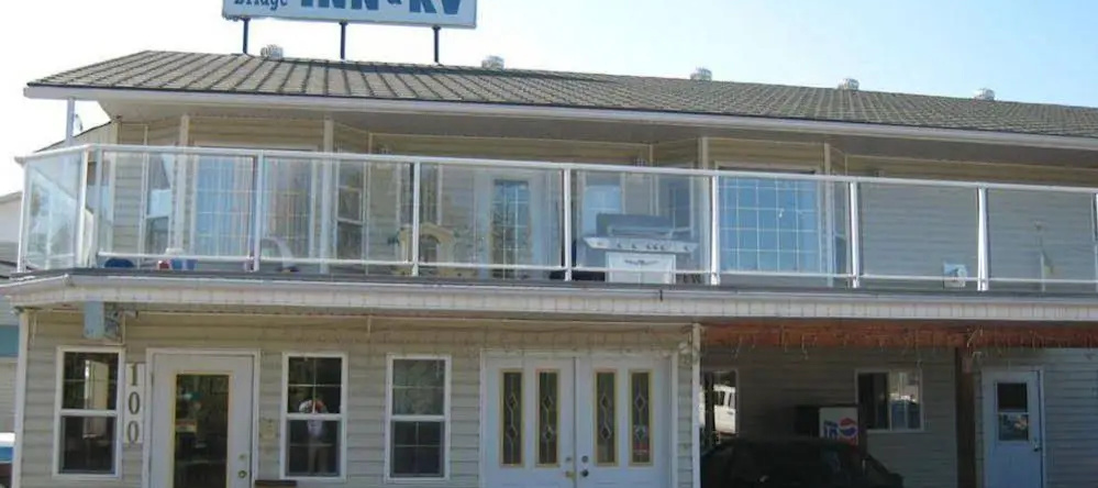 Fraser Bridge Inn & R.V Park, 克内尔 — 照片 1