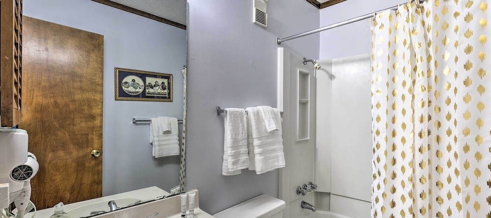 Pool Access & Slope Views: Beech Mtn Condo!, Beech Mountain — photo 1