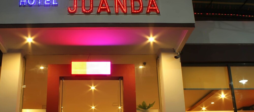 Kencana Dewi 2 Hotel, 波诺罗戈 — 照片 1