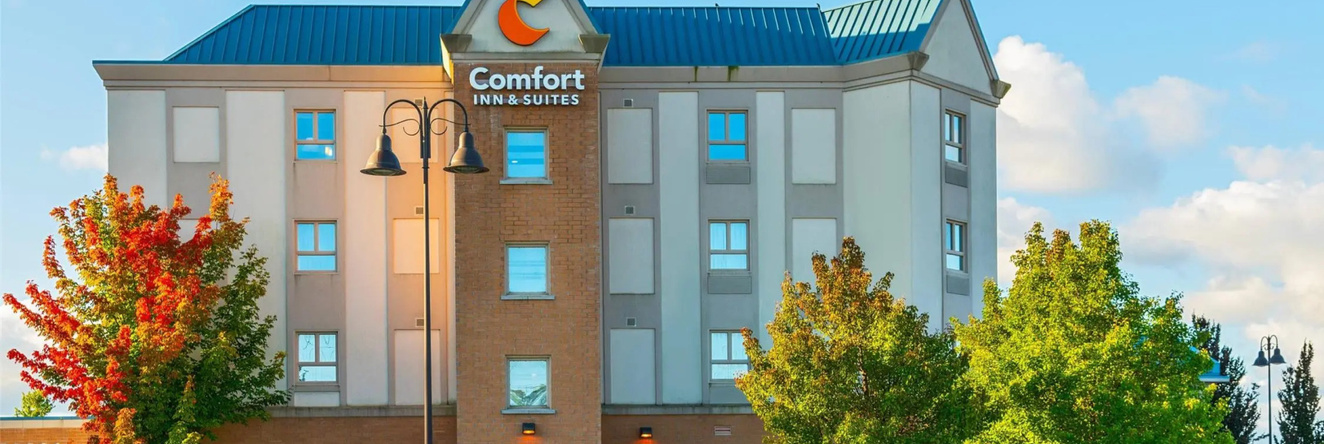 Comfort Inn & Suites, 金卡丁 — 照片 1