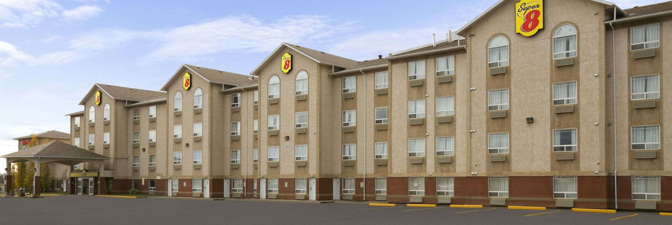 Super 8 By Wyndham Fort Nelson Bc, Форт-Нельсон — фото 1