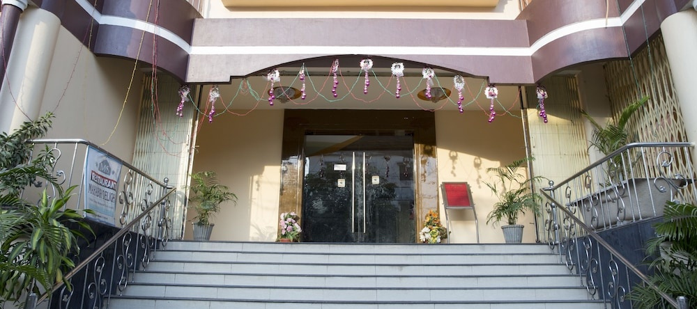 Oyo 3501 Hotel Mahabir Galaxy, Каттак — фото 1